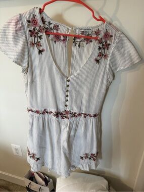 American Eagle Floral Embroidered Romper Size Medium